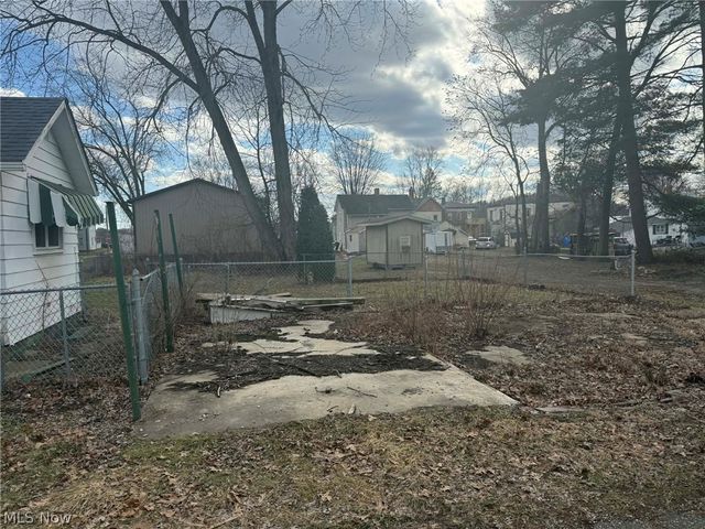 230 2nd Drive SW, New Philadelphia, OH 44663