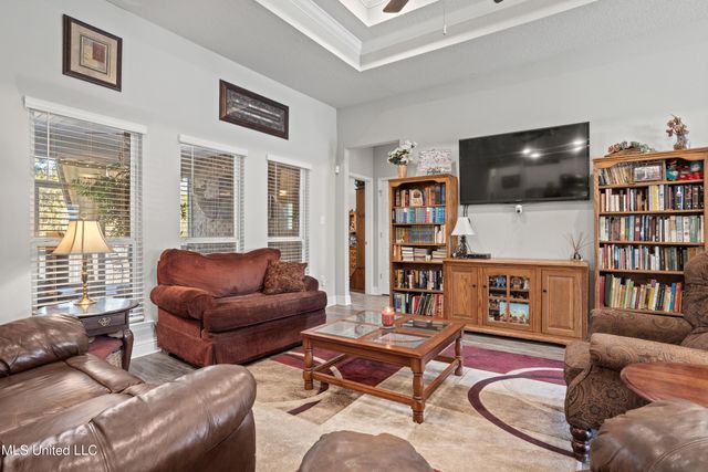 6448 Chickory Way, Ocean Springs, MS 39564