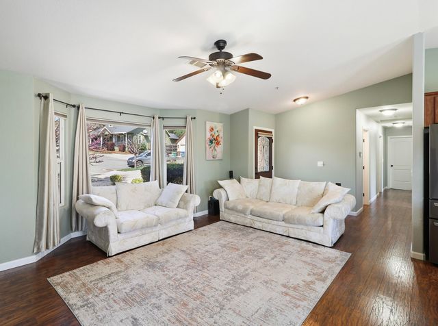 3297 Bridgewater Court, Redding, CA 96003