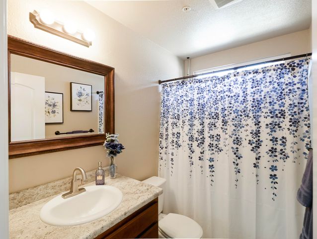 3297 Bridgewater Court, Redding, CA 96003