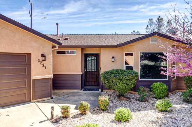 3297 Bridgewater Court, Redding, CA 96003