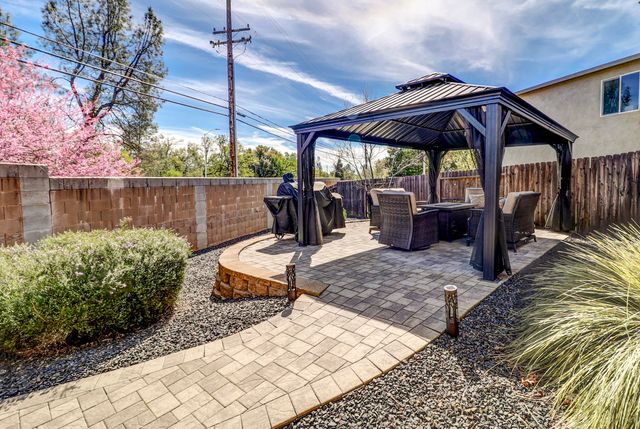 3297 Bridgewater Court, Redding, CA 96003