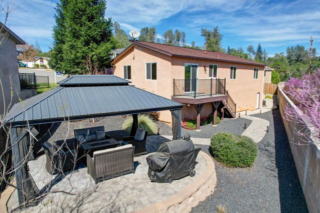 3297 Bridgewater Court, Redding, CA 96003