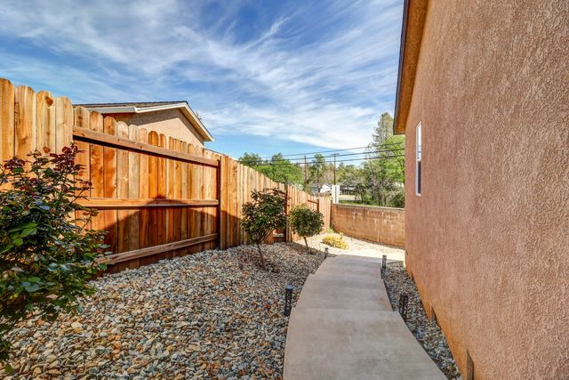 3297 Bridgewater Court, Redding, CA 96003