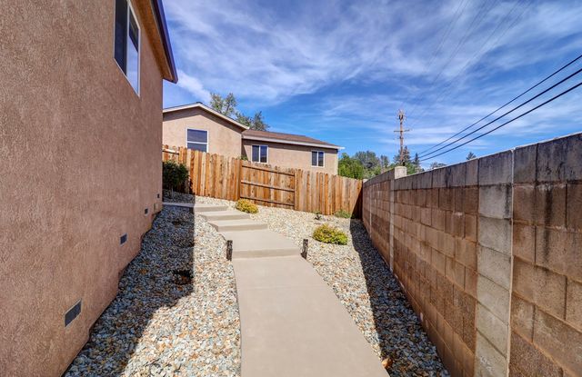 3297 Bridgewater Court, Redding, CA 96003