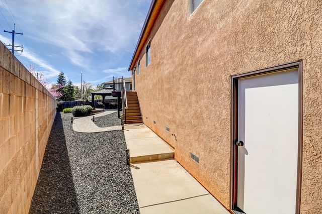 3297 Bridgewater Court, Redding, CA 96003