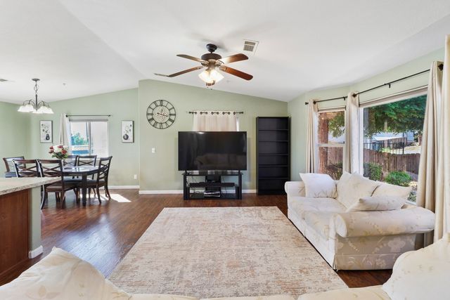 3297 Bridgewater Court, Redding, CA 96003