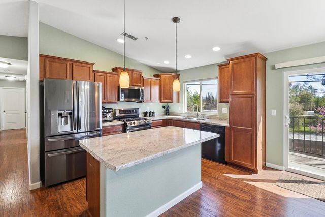 3297 Bridgewater Court, Redding, CA 96003