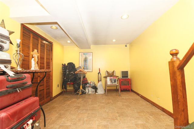 2555 Westervelt Avenue, Bronx, NY 10469