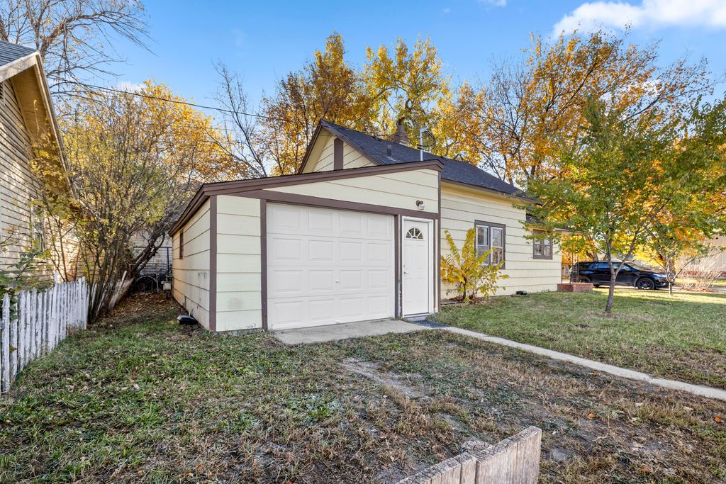 1003 2nd ST, Havre, MT 59501 photo 4