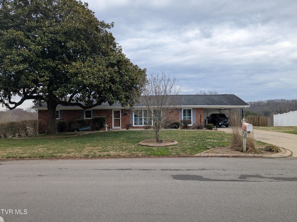 221 Oneida Court, Kingsport, TN 37664