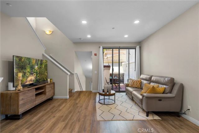 311 Falcon, Irvine, CA 92618