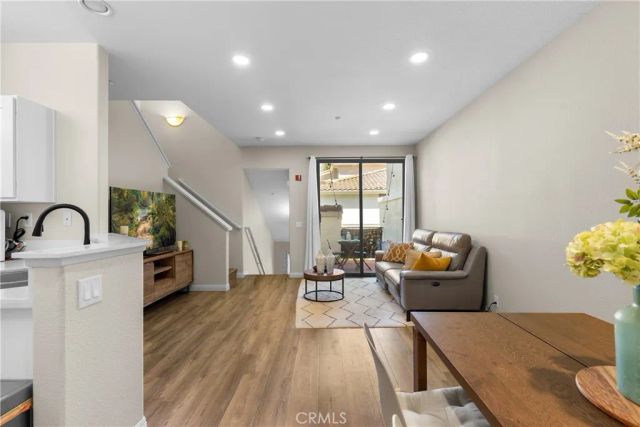 311 Falcon, Irvine, CA 92618