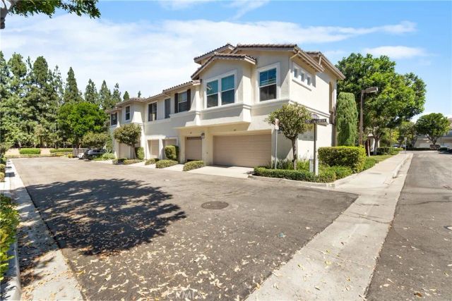 311 Falcon, Irvine, CA 92618