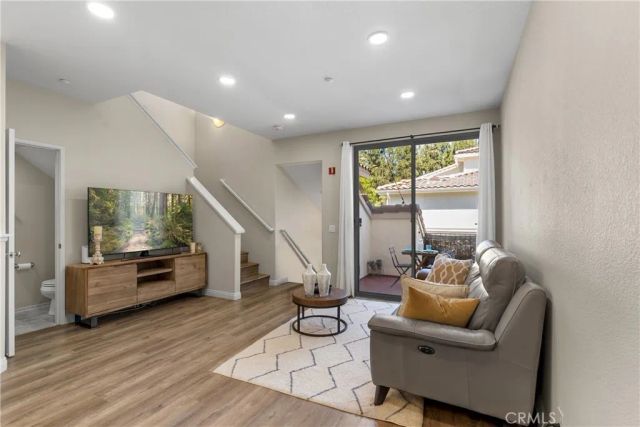 311 Falcon, Irvine, CA 92618