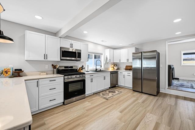 W145 Hilltop ROAD, Genoa City, WI 53128