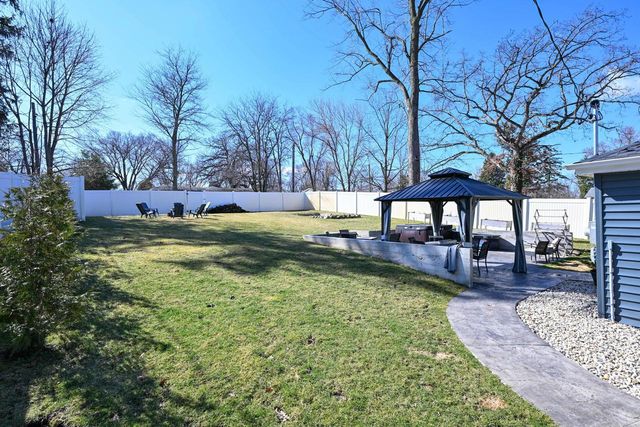 W145 Hilltop ROAD, Genoa City, WI 53128