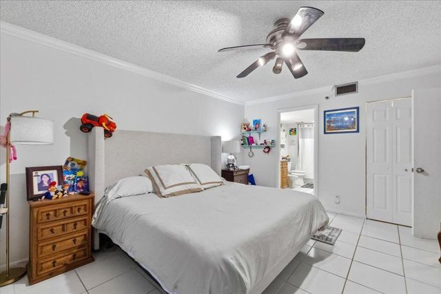 5340 NW 2nd Avenue 323, Boca Raton, FL 33487