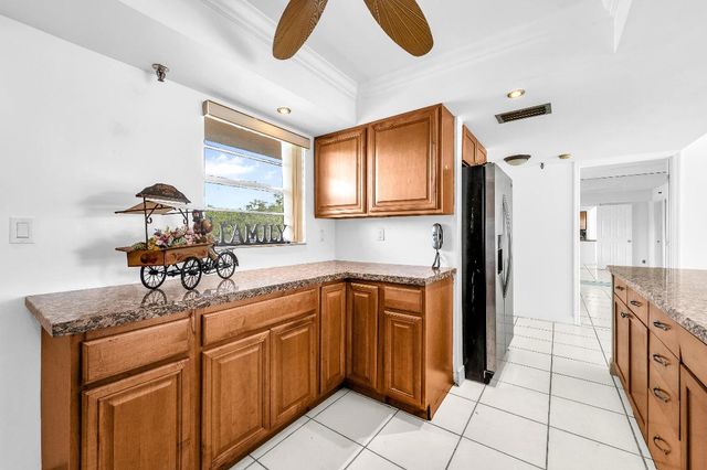 5340 NW 2nd Avenue 323, Boca Raton, FL 33487