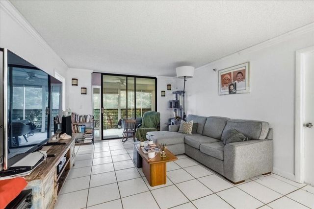 5340 NW 2nd Avenue 323, Boca Raton, FL 33487