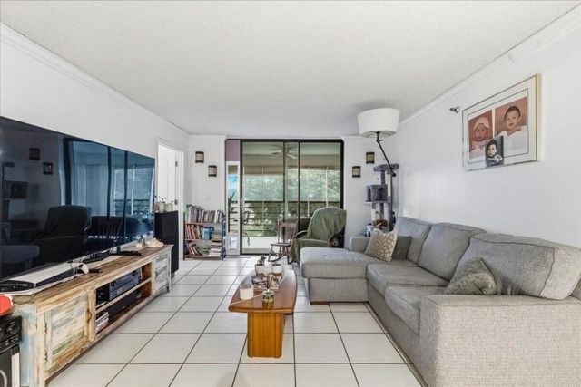 5340 NW 2nd Avenue 323, Boca Raton, FL 33487