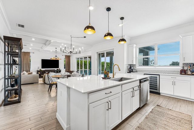 923 Hookline Circle, Loxahatchee, FL 33470