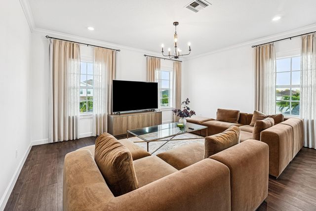 923 Hookline Circle, Loxahatchee, FL 33470