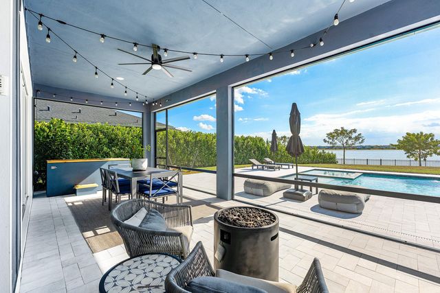 923 Hookline Circle, Loxahatchee, FL 33470