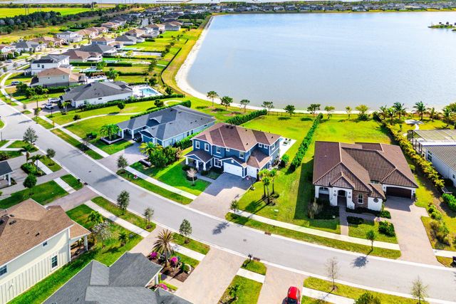 923 Hookline Circle, Loxahatchee, FL 33470