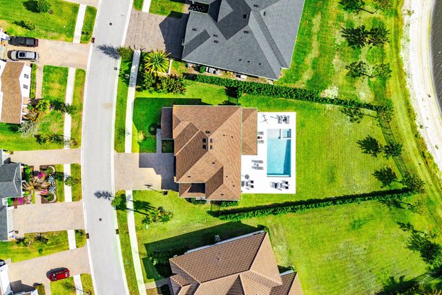 923 Hookline Circle, Loxahatchee, FL 33470