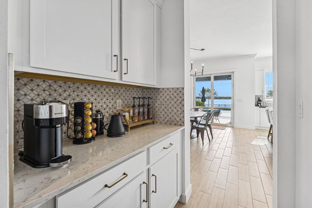 923 Hookline Circle, Loxahatchee, FL 33470