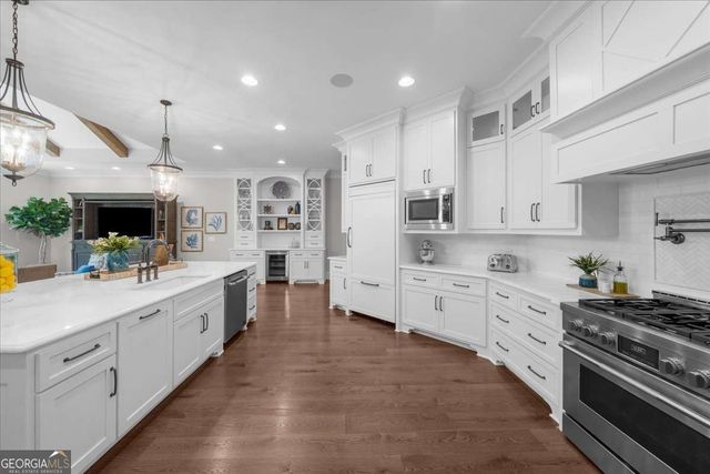 6806 Misty Cove, Flowery Branch, GA 30542