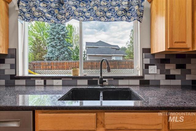 2612 Gladstone Ct, Eagle, ID 83616