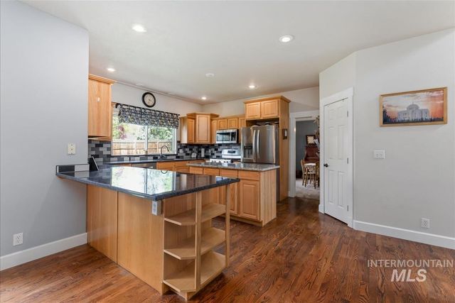 2612 Gladstone Ct, Eagle, ID 83616
