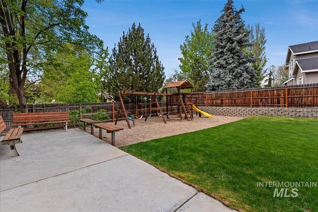 2612 Gladstone Ct, Eagle, ID 83616