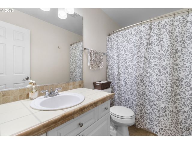 15378 Se PARKTREE Dr, Clackamas, OR 97015