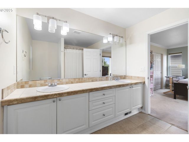 15378 Se PARKTREE Dr, Clackamas, OR 97015