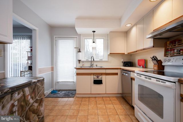 28 WORRAL CT, Newark, DE 19711