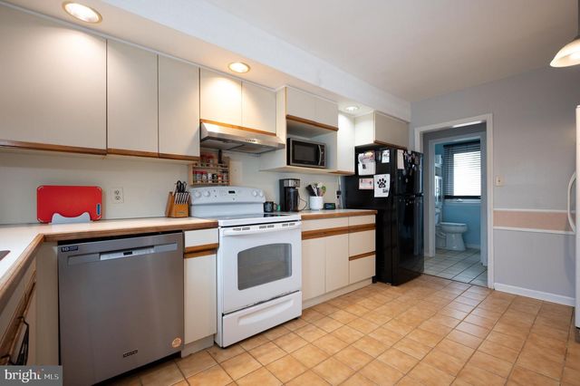 28 WORRAL CT, Newark, DE 19711