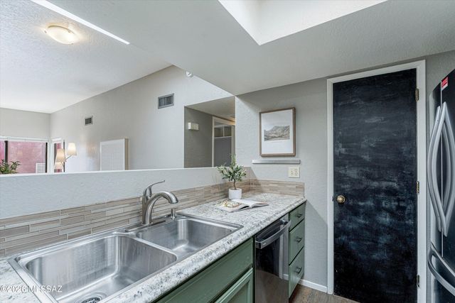 3412 N Catalina Avenue, Tucson, AZ 85712