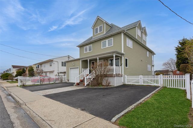 271 Arthur Street, Freeport, NY 11520