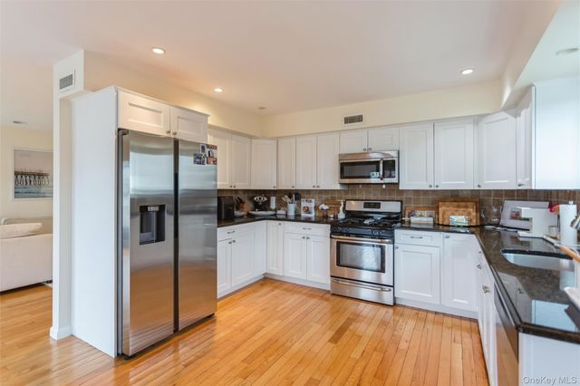 271 Arthur Street, Freeport, NY 11520
