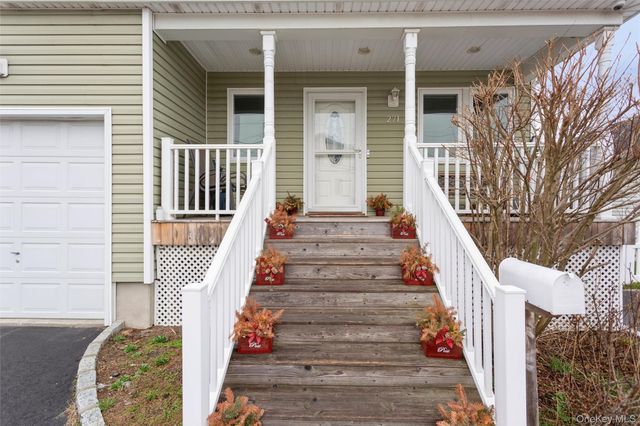 271 Arthur Street, Freeport, NY 11520