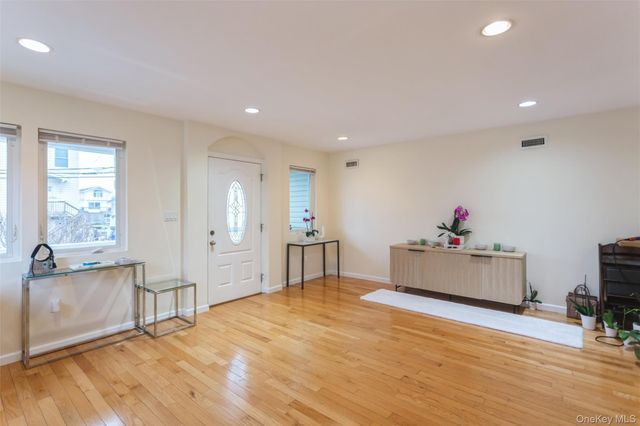 271 Arthur Street, Freeport, NY 11520