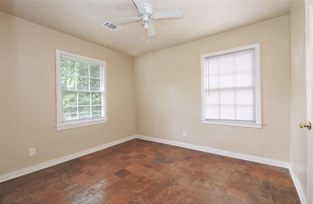 5137 Chennault, Houston, TX 77033