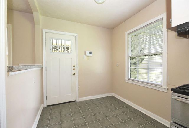 5137 Chennault, Houston, TX 77033