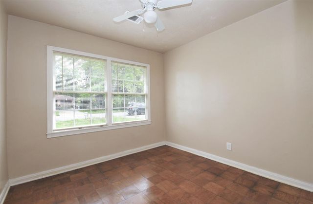 5137 Chennault, Houston, TX 77033