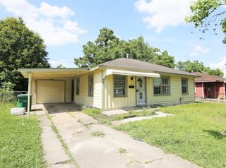 5137 Chennault, Houston, TX 77033