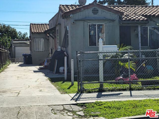 666 W 62nd Street, Los Angeles, CA 90044