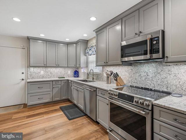 9954 MALLOW ST, Manassas, VA 20110